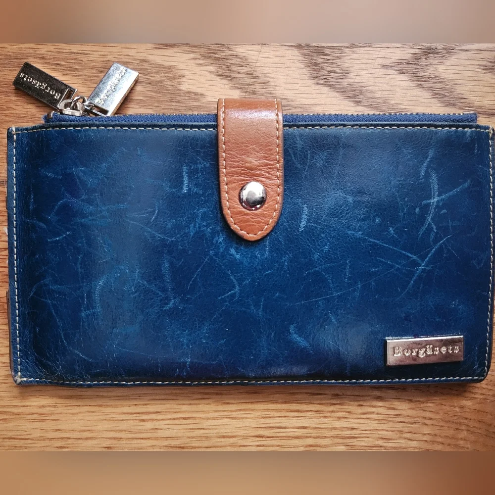 Borgasets Distressed Leather Wallet